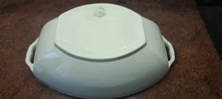 Sopera de porcelana blanca antigua