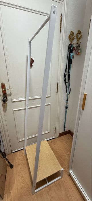 Burro perchero con base de madera