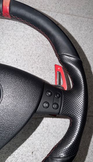 Volante VW Golf GTI Negro con Paletas Rojas