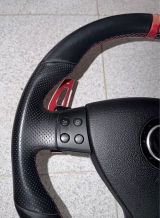 Volante VW Golf GTI Negro con Paletas Rojas