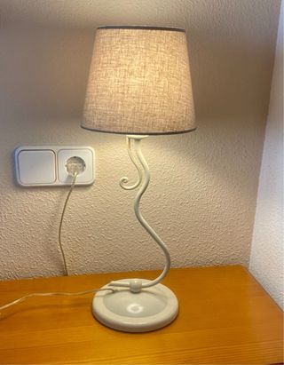 Lámpara de techo y 2 de mesitas de noche