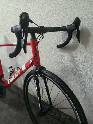 Bicicleta Gravel Giant Talla M Roja