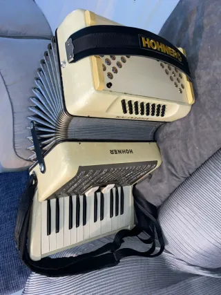 Acordeón Hohner Student IV M 32 bajos