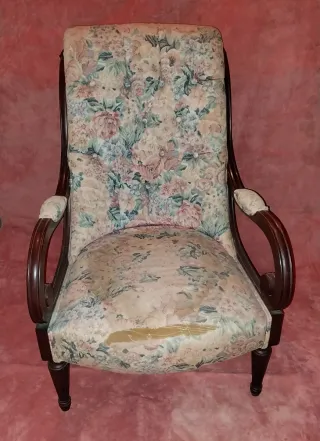 Butaca de madera y tela floral