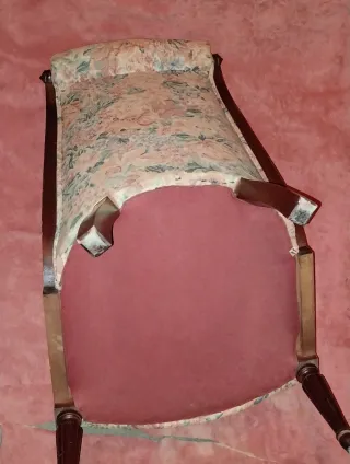 Butaca de madera y tela floral