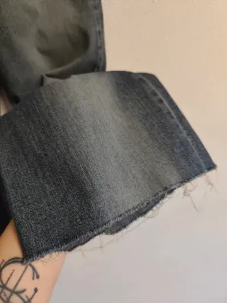 Pantalón de chica talla 31/32 de Levi Strauss.