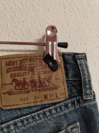Pantalón de chica talla 31/32 de Levi Strauss.