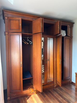 Muebles de madera en buen estado