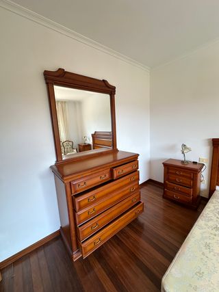Muebles de madera en buen estado