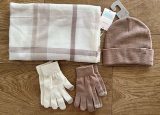 Conjunto Primark: Bufanda, Gorro y Guantes
