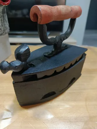 Planchas antiguas de hierro decoradas