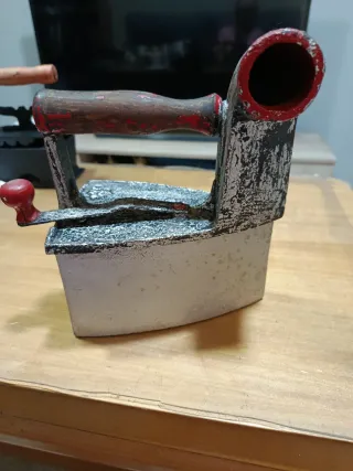 Planchas antiguas de hierro decoradas