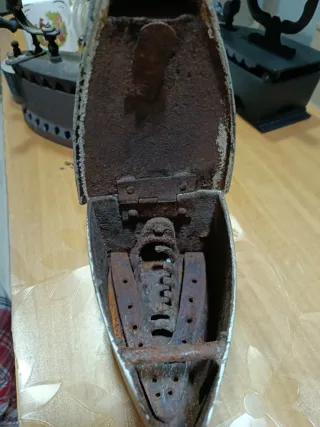 Planchas antiguas de hierro decoradas