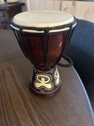 Djembe de madera decorado