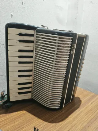 Acordeón Hohner Student 72