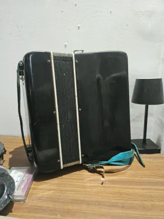 Acordeón Hohner Student 72