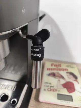 Cafetera Delonghi Dedica EC685BK Negra