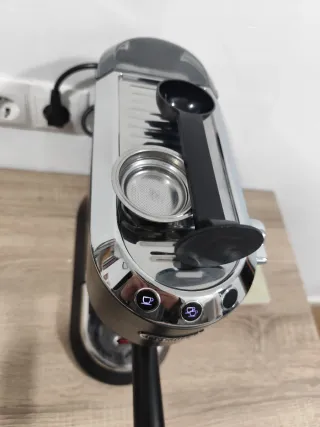 Cafetera Delonghi Dedica EC685BK Negra