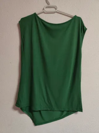 Camiseta de chica talla M de Cortefiel.