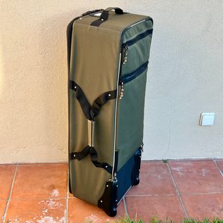 Maleta alargada tipo trolley con ruedas