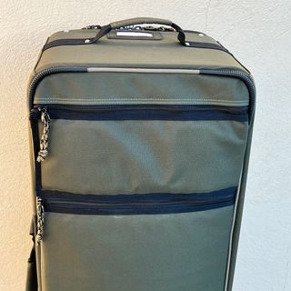 Maleta alargada tipo trolley con ruedas