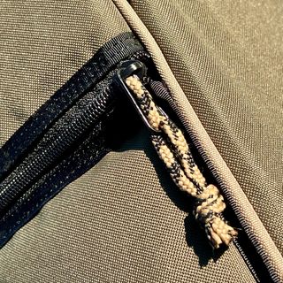 Maleta alargada tipo trolley con ruedas