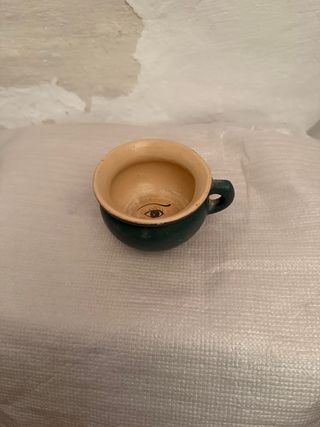 Taza de cerámica con ojo pintado