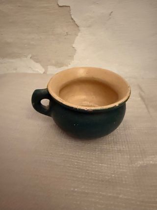 Taza de cerámica con ojo pintado