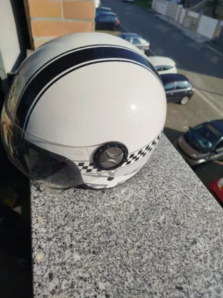 Capacete Scooter Preto e Branco