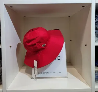 Cappello bucket Lacoste donna rosso