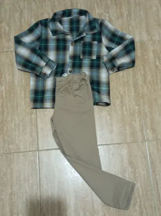 Lote 2 conjuntos: Camisa y pantalón chino