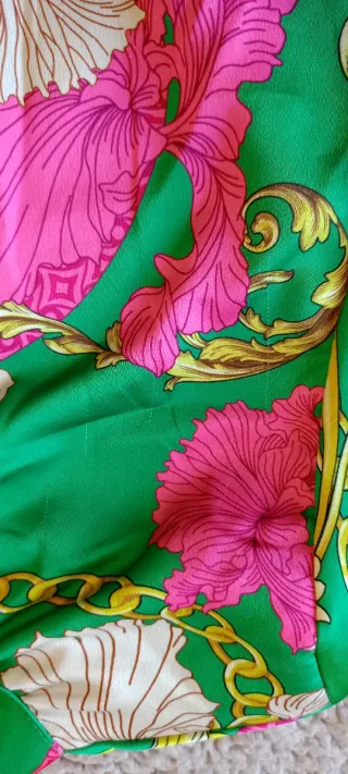 Crop top in raso fantasia barocca