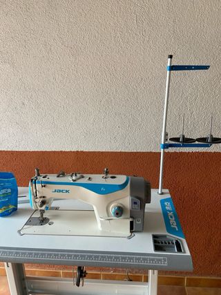 Máquina de coser Jack F4