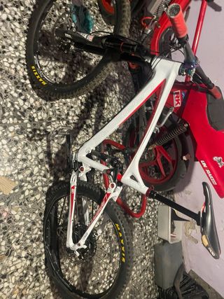 Bici Enduro con muchos extras