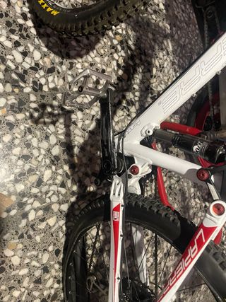 Bici Enduro con muchos extras