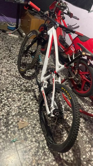 Bici Enduro con muchos extras
