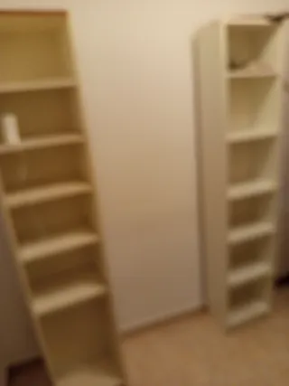 Estanterías blancas urge por mudanza