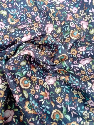 Tela de algodón estampada floral