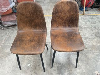 Sillas de piel marron estilo vintage