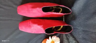 Botines rojos de ante