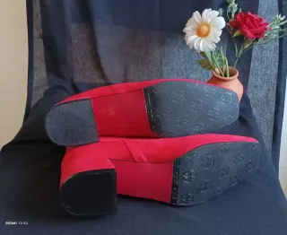 Botines rojos de ante
