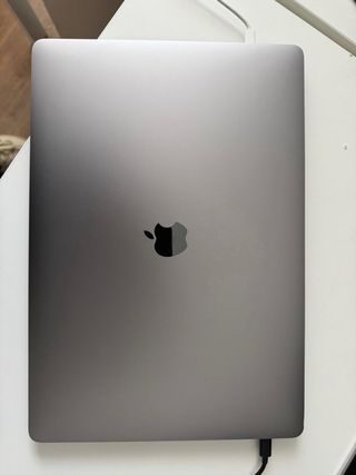 MacBook Pro 16” i7 Plata/Gris Espacial