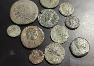 Lote 11 monedas romanas antiguas a datar