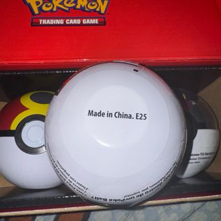 Pokémon TCG Poké Ball Lata sellada 2026