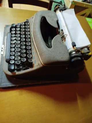Máquina de escribir antigua