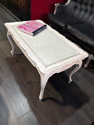 Mesa de centro estilo isabelino con tapa de crista