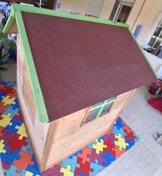 CASA INFANTIL DE MADERA. EN MUY BUEN ESTADO