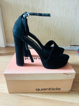 Tacones negros de plataforma