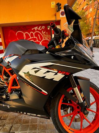 KTM RC 125 2016 Negra y Naranja