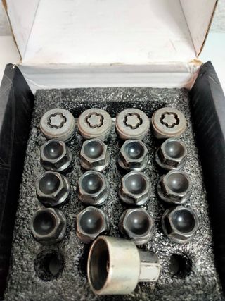 3 Llantas con neumaticos, Mini R56